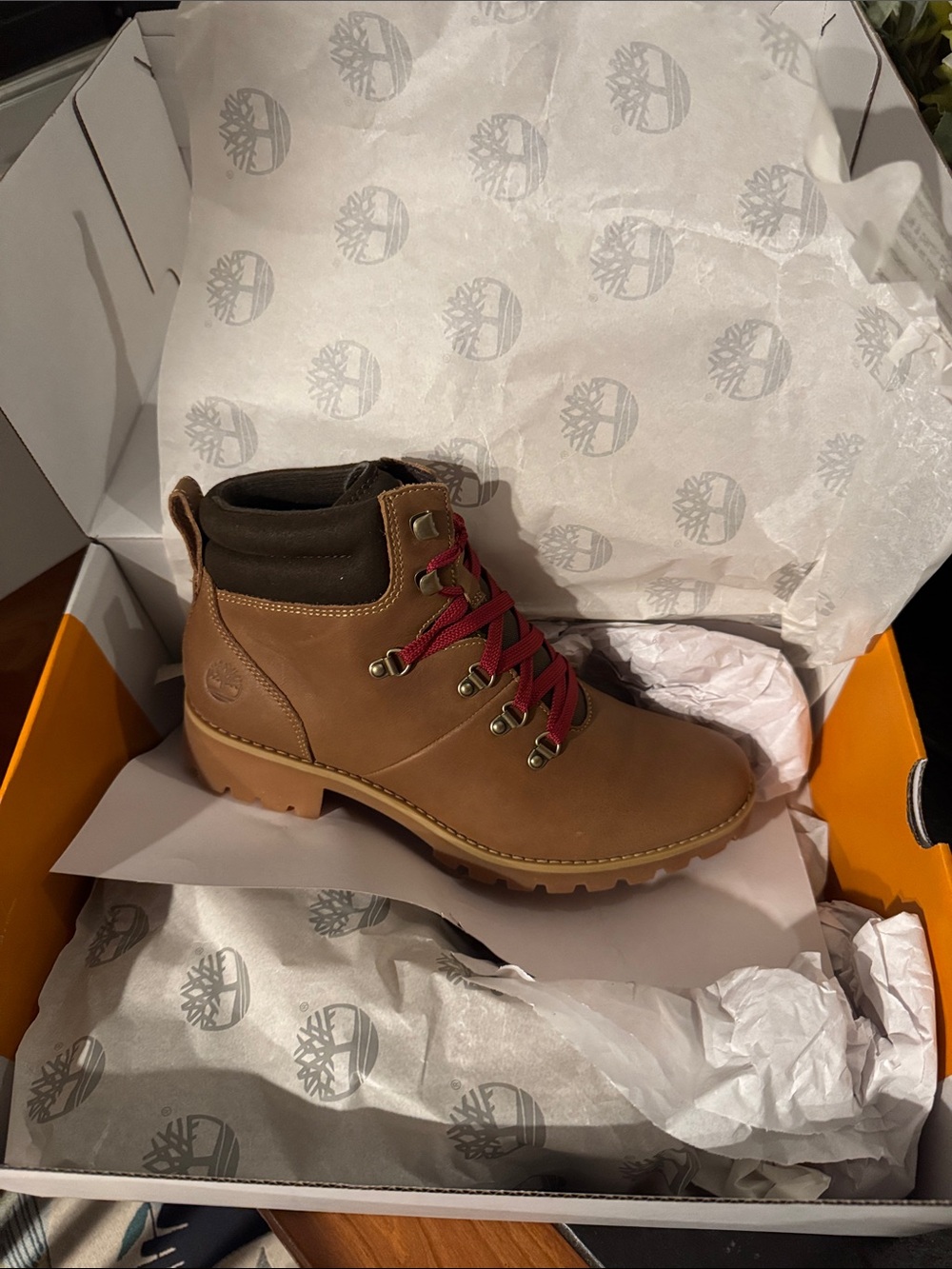 Timberland Brown Leather Boot with Red Laces Ellendale mid lace 9 NEW